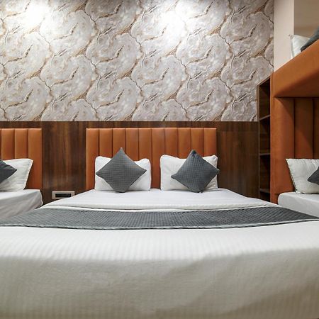 Hotel Miracle 2Km From Mahakal Temple Ujjain Buitenkant foto