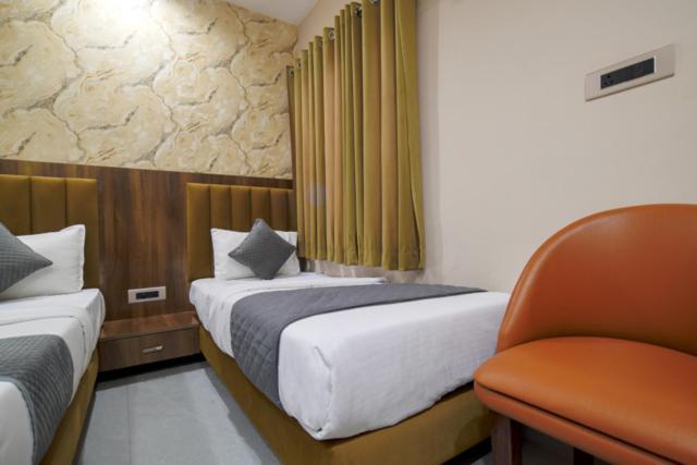 Hotel Miracle 2Km From Mahakal Temple Ujjain Buitenkant foto