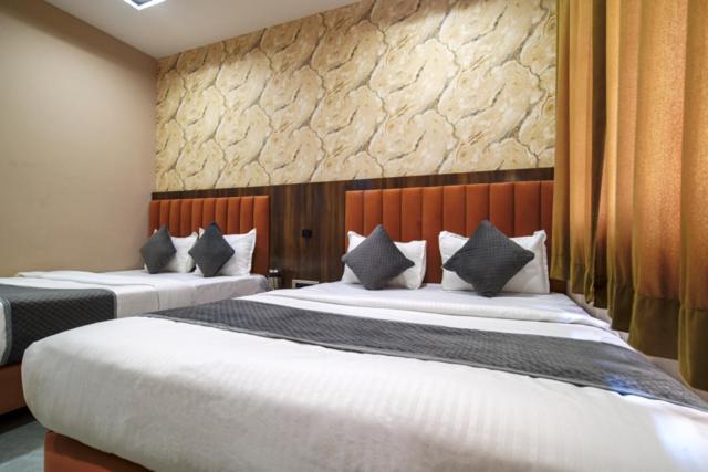 Hotel Miracle 2Km From Mahakal Temple Ujjain Buitenkant foto